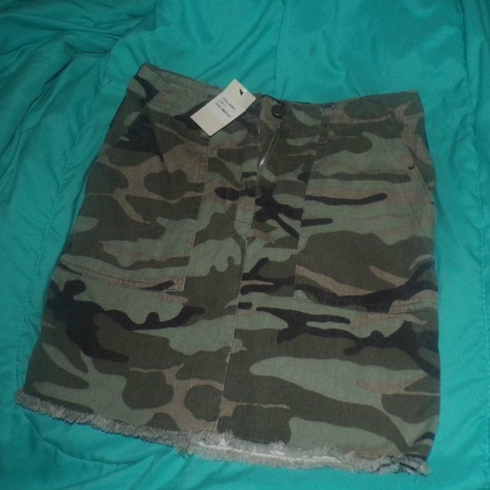 idem Ditto distressed  skirt camo with rhinestone trim on seams size sm NWT